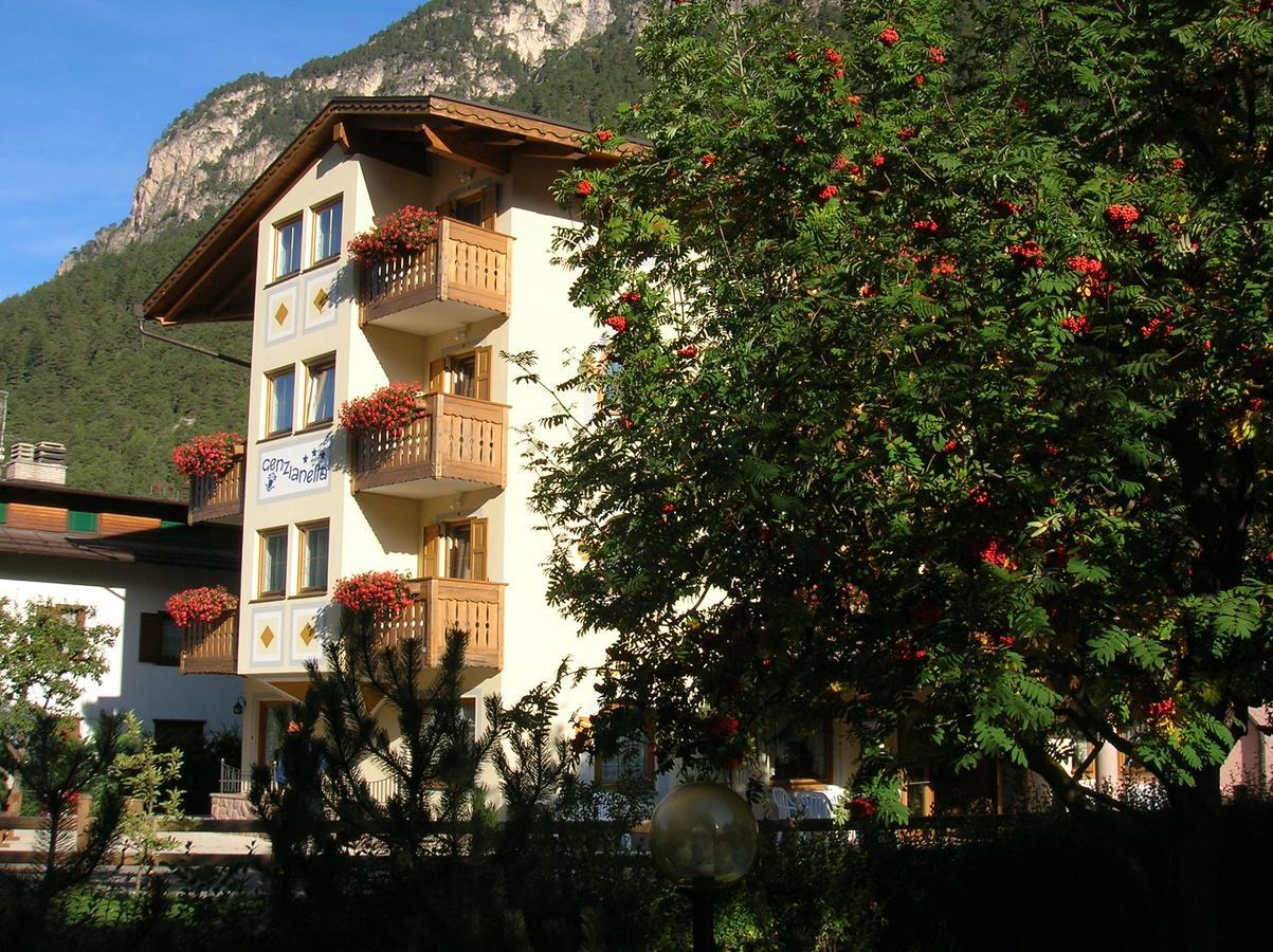 Hotel Genzianella Ціано-ді-Ф'ємме Екстер'єр фото