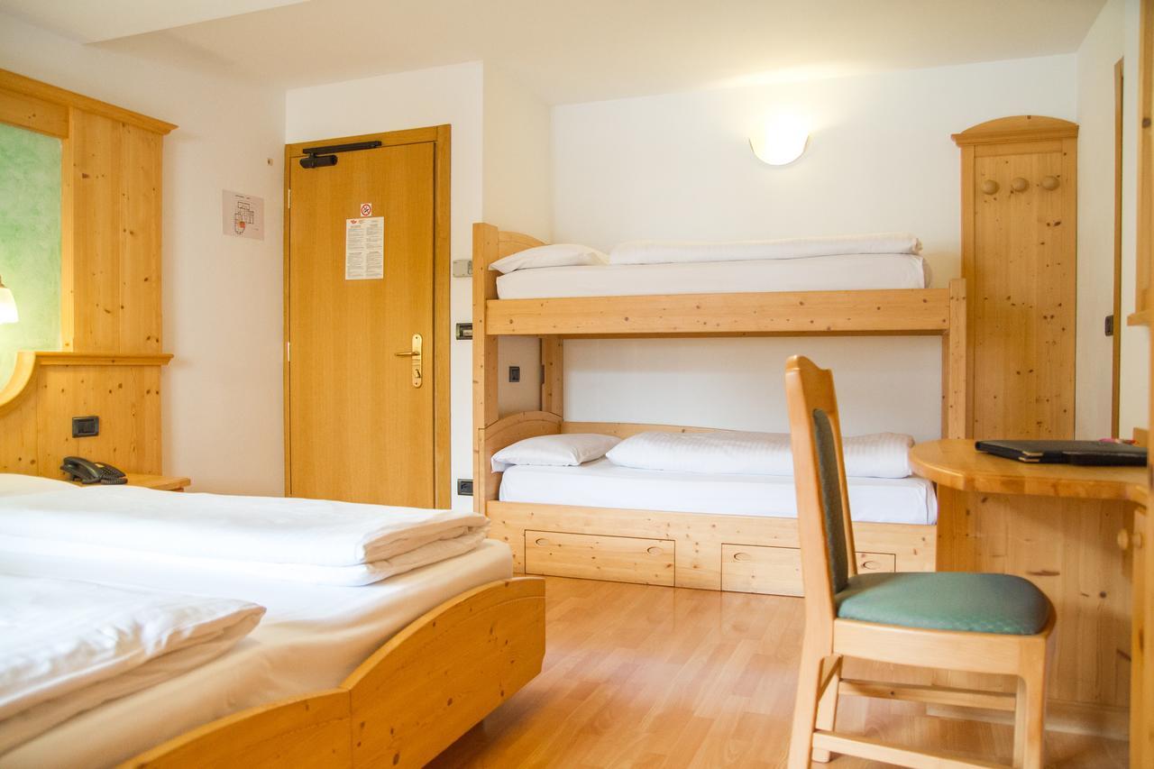 Hotel Genzianella Ціано-ді-Ф'ємме Екстер'єр фото