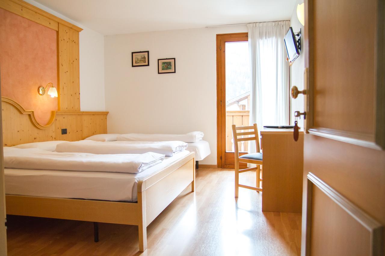 Hotel Genzianella Ціано-ді-Ф'ємме Екстер'єр фото