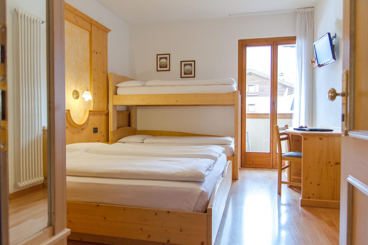 Hotel Genzianella Ціано-ді-Ф'ємме Екстер'єр фото