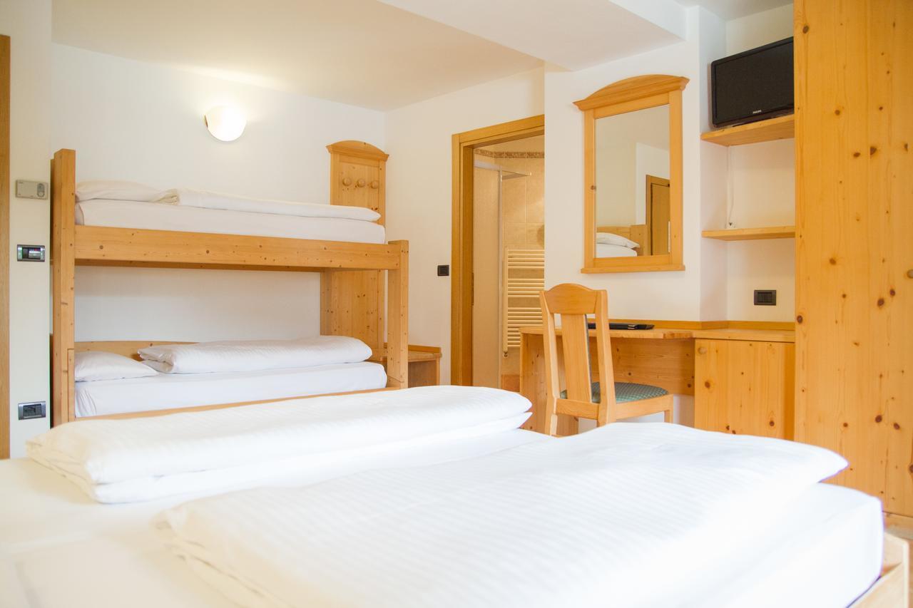 Hotel Genzianella Ціано-ді-Ф'ємме Екстер'єр фото